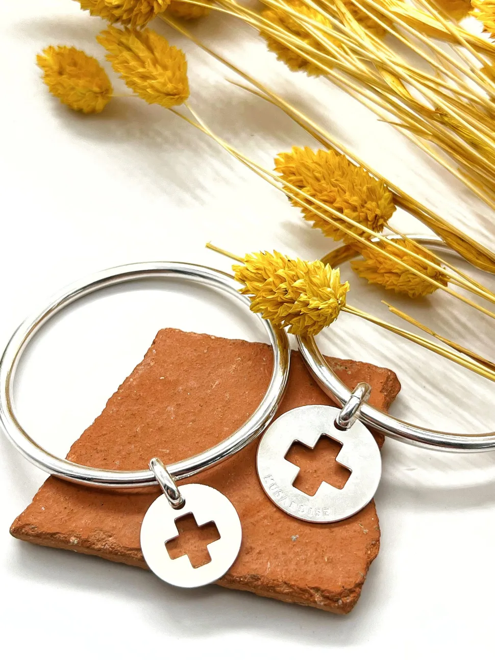 jonc_cruz_1.webp Musardise Jonc Cruz< Bracelets